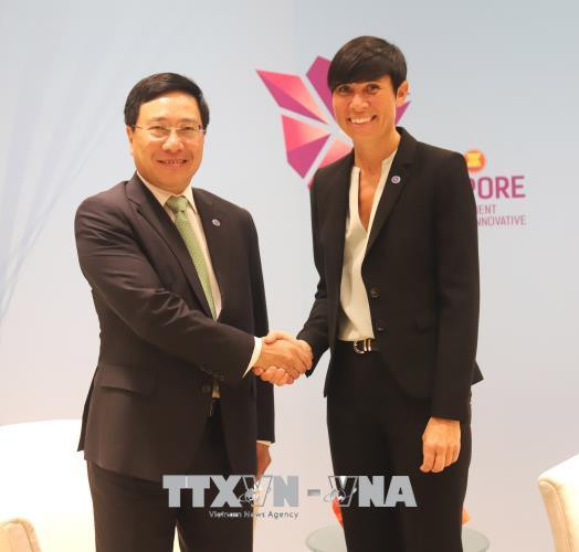 第51届东盟外长会议： 范平明分别会见柬埔寨和挪威外交大臣 ảnh 2