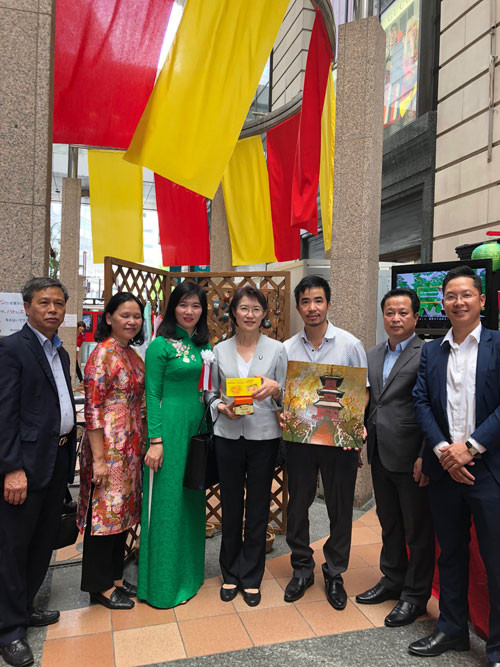 河内市代表团对日本福冈县进行工作访问 ảnh 1