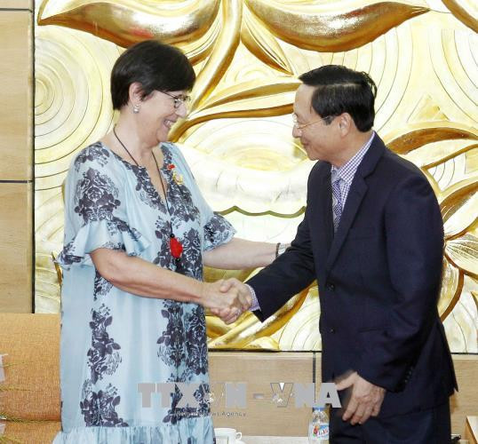 比利时驻越大使荣获“为各民族和平友谊”纪念章 ảnh 1