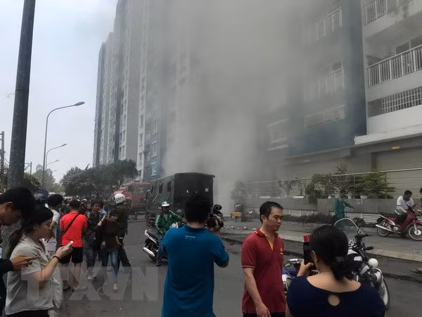 胡志明市公安对胡志明市Carina 高级公寓管委会主任发出起诉书和拘留令 ảnh 1