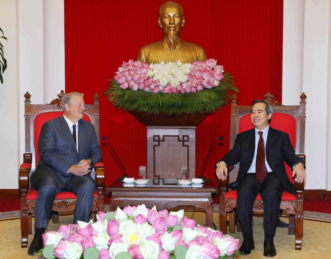 越共中央经济委员会主任阮文平会见美国前副总统阿尔·戈尔 ảnh 2 越共中央经济委员会主任阮文平会见美国前副总统阿尔·戈尔 ảnh 2