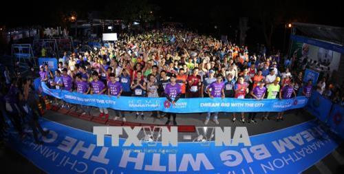 8000多名运动员参加2018年胡志明市国际马拉松赛 ảnh 1