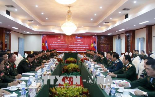 老挝人民革命党中央总书记、国家主席本扬会见越南高级军事代表团 ảnh 3 老挝人民革命党中央总书记、国家主席本扬会见越南高级军事代表团 ảnh 3