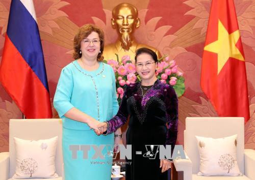 国会主席阮氏金银会见赴越出席APPF-26的俄罗斯联邦议会领导 ảnh 2