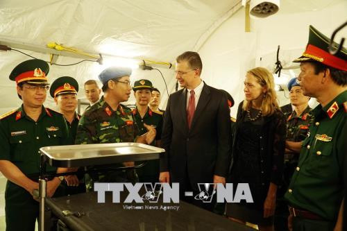 美国驻越大使探访175军医院 ảnh 3 美国驻越大使探访175军医院 ảnh 3