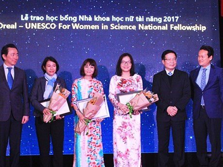 越南五名出色女科学家荣获2017年度欧莱雅-联合国教科文组织的奖项 ảnh 1 越南五名出色女科学家荣获2017年度欧莱雅-联合国教科文组织的奖项 ảnh 1