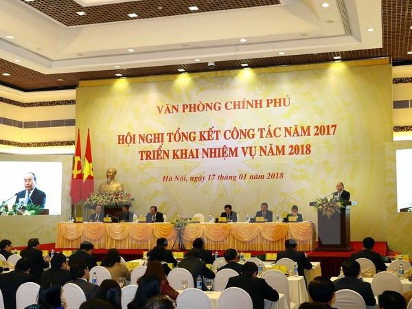 阮春福总理：政府办公厅加强参谋工作 寻求生产力发展的余地和释放空间 ảnh 1