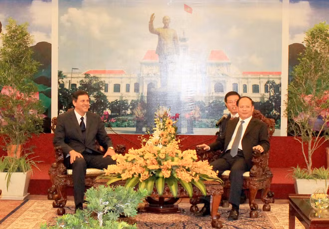 胡志明市与古巴考虑开展医疗卫生、高科技农业和粮食食品加工等领域的合作计划 ảnh 1