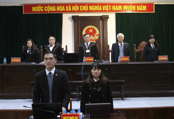 郑春青及其同案犯一案：被告人为自己辩护并为其他被告人辩护 ảnh 1