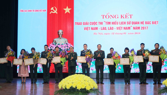 “越老特殊关系史”知识竞赛举行颁奖仪式 ảnh 1 “越老特殊关系史”知识竞赛举行颁奖仪式 ảnh 1