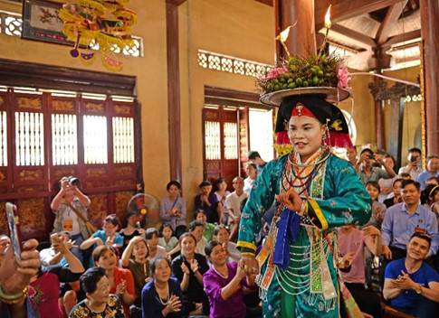 阮亚摄影师镜头下的跳神礼仪 ảnh 2 阮亚摄影师镜头下的跳神礼仪 ảnh 2