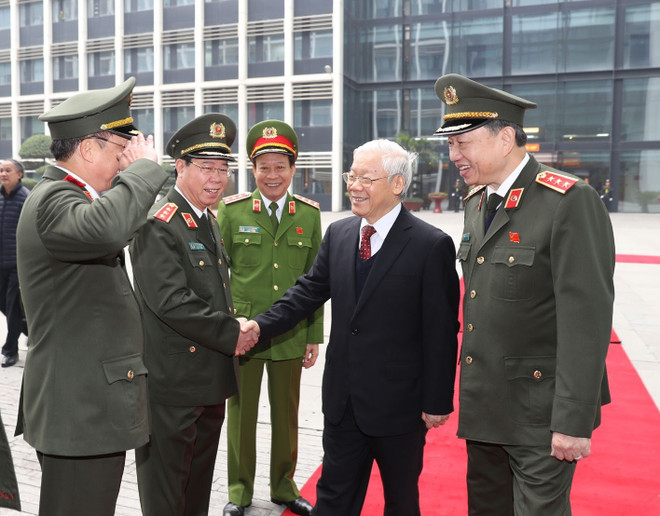 越共中央总书记阮富仲出席第73次全国公安会议 ảnh 2 越共中央总书记阮富仲出席第73次全国公安会议 ảnh 2