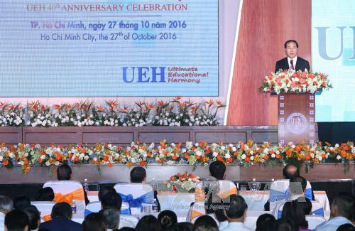 越南国家主席陈大光出席胡志明市经济大学建校40周年纪念典礼 ảnh 1 越南国家主席陈大光出席胡志明市经济大学建校40周年纪念典礼 ảnh 1