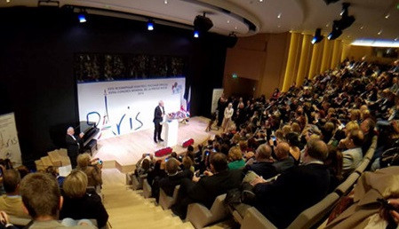 越南代表赴法国出席第十八届世界俄文媒体大会 ảnh 1 越南代表赴法国出席第十八届世界俄文媒体大会 ảnh 1