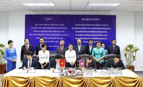 越南和老挝加强科学领域的合作 ảnh 1