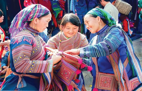 独具一格的老街省山区定期集市 ảnh 3