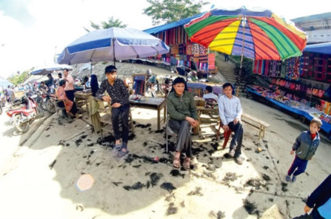 独具一格的老街省山区定期集市 ảnh 7