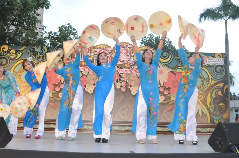 旅居中国澳门越南人社团参加“2016年亚裔艺采”民族文化交流活动 ảnh 1