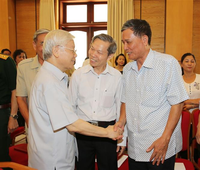 越共中央总书记阮富仲:越是高级干部 越需要树立良好的榜样 ảnh 2 越共中央总书记阮富仲:越是高级干部 越需要树立良好的榜样 ảnh 2