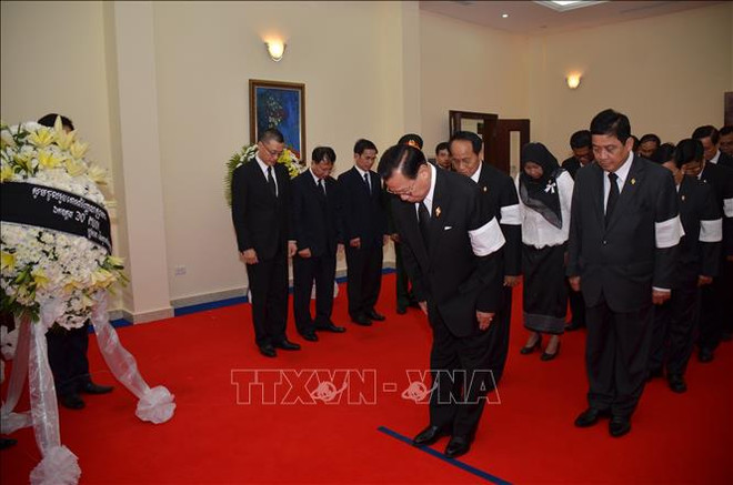 越南驻柬埔寨、澳大利亚大使馆举行原越共中央总书记杜梅吊唁仪式 ảnh 1 越南驻柬埔寨、澳大利亚大使馆举行原越共中央总书记杜梅吊唁仪式 ảnh 1
