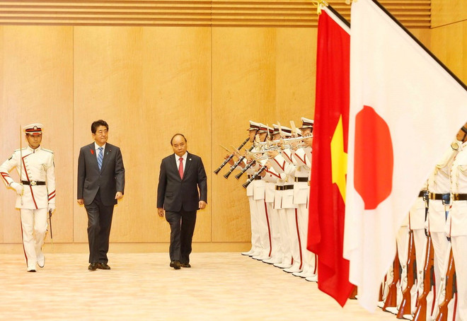 政府总理阮春福与日本首相安倍晋三举行会谈 ảnh 1 政府总理阮春福与日本首相安倍晋三举行会谈 ảnh 1