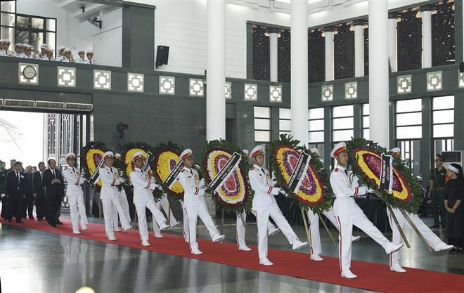 各国党政领导人就原越共中央总书记杜梅的逝世发来唁电 ảnh 1