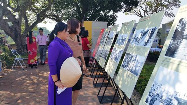“河内:1954年10月的回忆”展览会在河内举行 庆祝首都解放64周年 ảnh 1 “河内:1954年10月的回忆”展览会在河内举行 庆祝首都解放64周年 ảnh 1