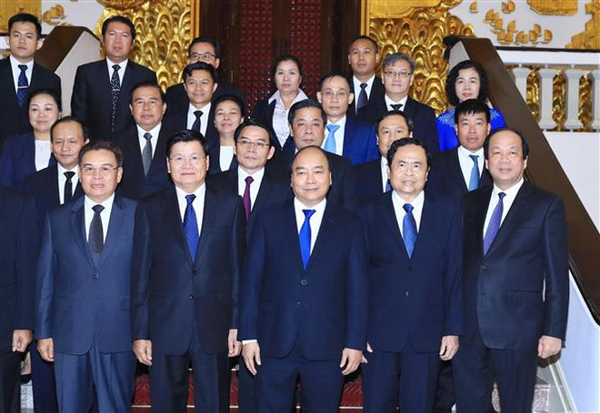 越南政府总理阮春福会见老挝政府总理 ảnh 2 越南政府总理阮春福会见老挝政府总理 ảnh 2