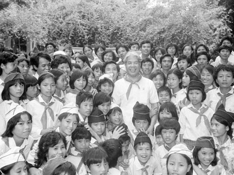 老挝领导就原越共中央总书记杜梅逝世致唁电 ảnh 1