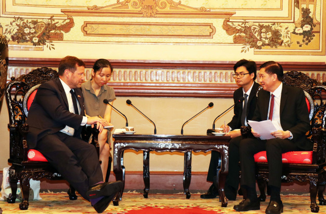 胡志明市领导会见英国首相贸易特使 ảnh 1