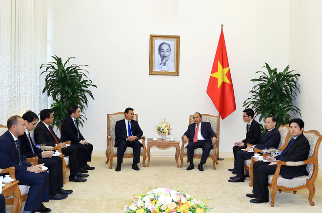 越南政府总理阮春福会见老挝总理府部长兼办公厅主任佩·蓬皮帕 ảnh 2