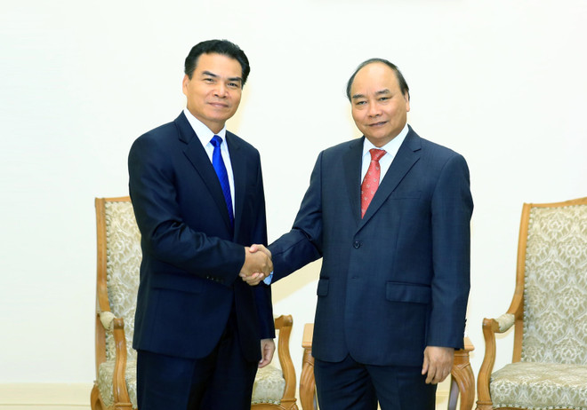 越南政府总理阮春福会见老挝总理府部长兼办公厅主任佩·蓬皮帕 ảnh 1