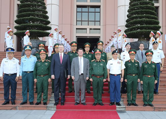 越美两国举行国防政策对话会 ảnh 2