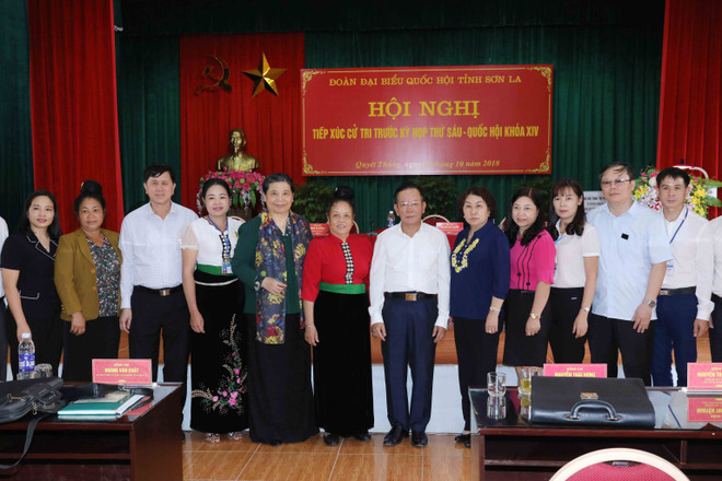 国会常务副主席丛氏放与山罗省选民见面沟通交流 ảnh 2 国会常务副主席丛氏放与山罗省选民见面沟通交流 ảnh 2