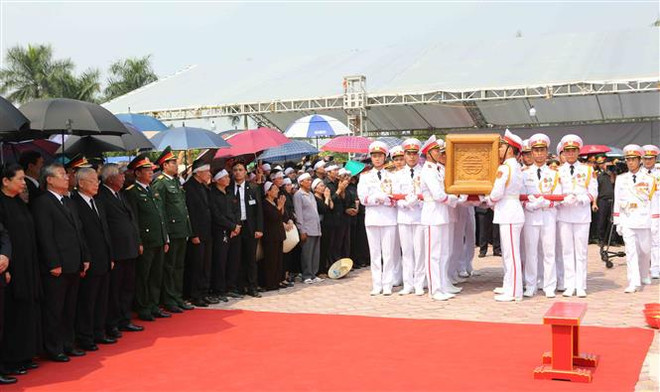 原越共中央总书记杜梅安葬仪式在河内市清池县举行 ảnh 1