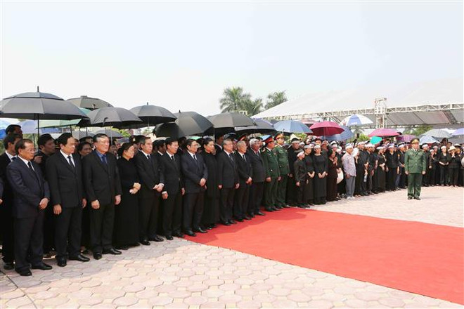 原越共中央总书记杜梅安葬仪式在河内市清池县举行 ảnh 2