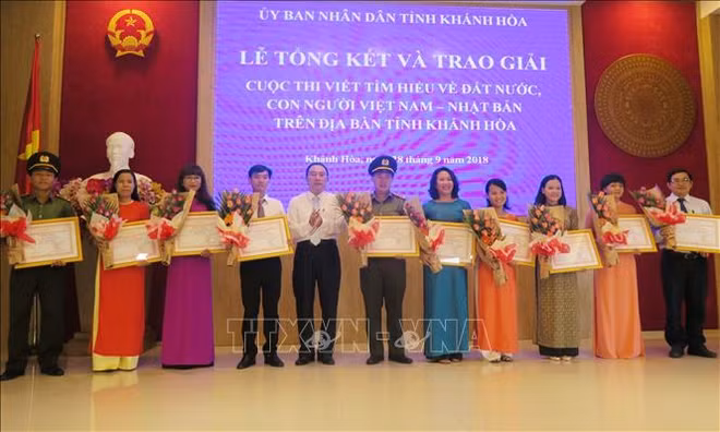 越日建交45周年：越日风土人情写作比赛颁奖仪式在庆和省举行 ảnh 1