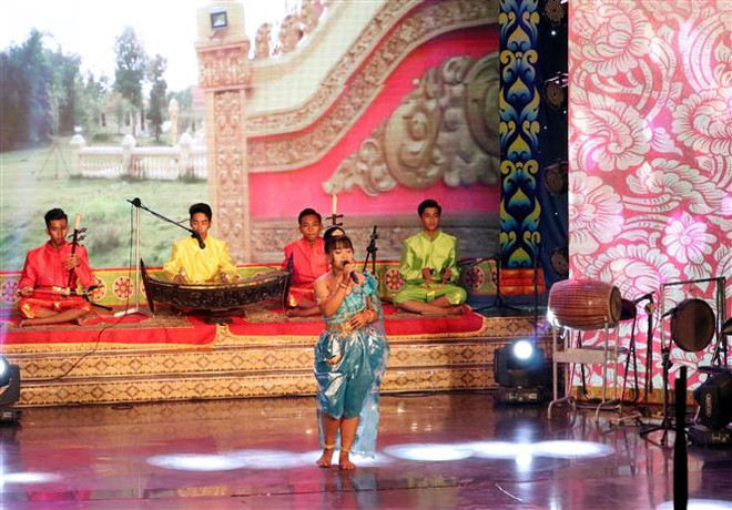 第一届九龙江三角洲地区高棉族民歌联欢会正式开幕 ảnh 2 第一届九龙江三角洲地区高棉族民歌联欢会正式开幕 ảnh 2