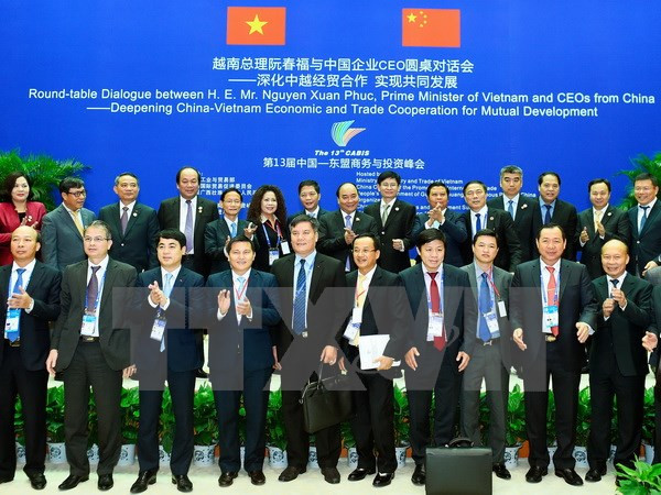 越南政府总理阮春福与中国企业CEO圆桌对话会在中国南宁市举行 ảnh 1 越南政府总理阮春福与中国企业CEO圆桌对话会在中国南宁市举行 ảnh 1