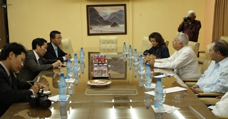 越南《人民报》与古巴《格拉玛报》加强合作 ảnh 1