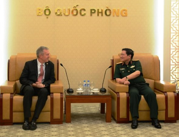 国防部部长吴春历大将会见美国驻越大使特德奥修斯 ảnh 1