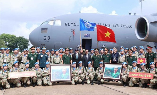 越南国家主席武文赏出席五号二级野战医院和二号工兵队出征仪式 ảnh 1 越南国家主席武文赏出席五号二级野战医院和二号工兵队出征仪式 ảnh 1