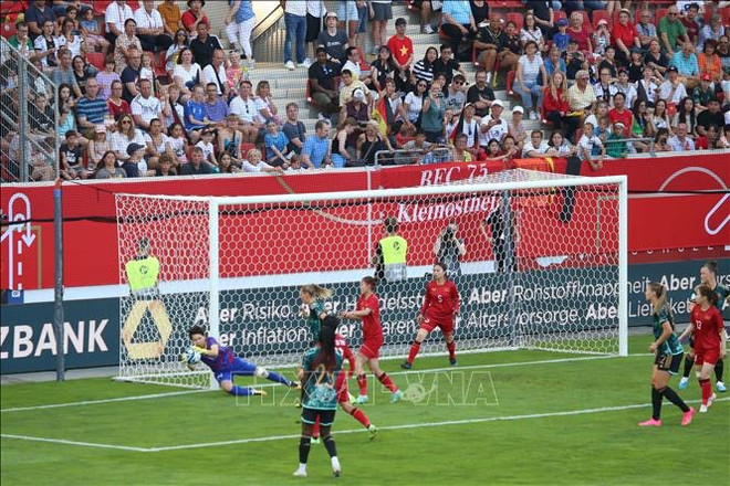 越南国家女子足球队与德国队进行精彩的角逐 ảnh 3 越南国家女子足球队与德国队进行精彩的角逐 ảnh 3