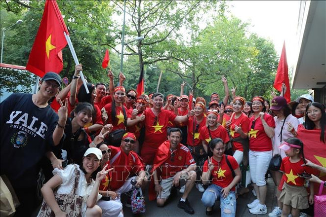 越南国家女子足球队与德国队进行精彩的角逐 ảnh 1 越南国家女子足球队与德国队进行精彩的角逐 ảnh 1