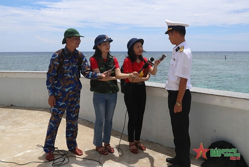 在越南长沙岛作业是一生中的荣幸 ảnh 1 在越南长沙岛作业是一生中的荣幸 ảnh 1