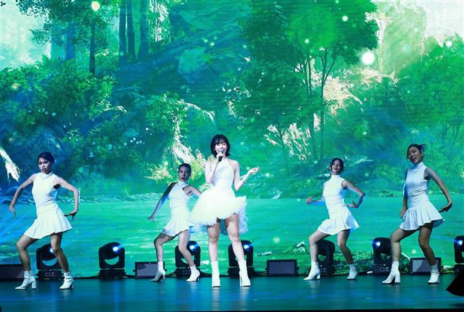 韩国总统尹锡悦和越南国家副主席武氏映春出席韩越文化交流音乐晚会 ảnh 2 韩国总统尹锡悦和越南国家副主席武氏映春出席韩越文化交流音乐晚会 ảnh 2