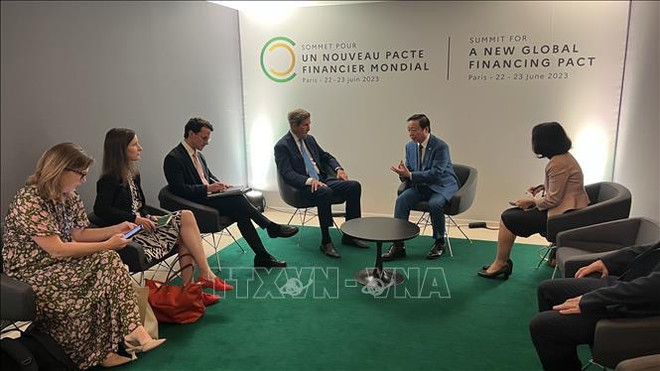 越南政府副总理陈红河出席新全球融资契约峰会闭幕式 会见美国总统气候特使 ảnh 2 越南政府副总理陈红河出席新全球融资契约峰会闭幕式 会见美国总统气候特使 ảnh 2