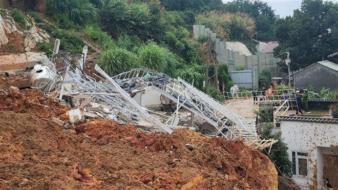 大叻市山体滑坡事故:5人获救 2人失踪 ảnh 1 大叻市山体滑坡事故:5人获救 2人失踪 ảnh 1
