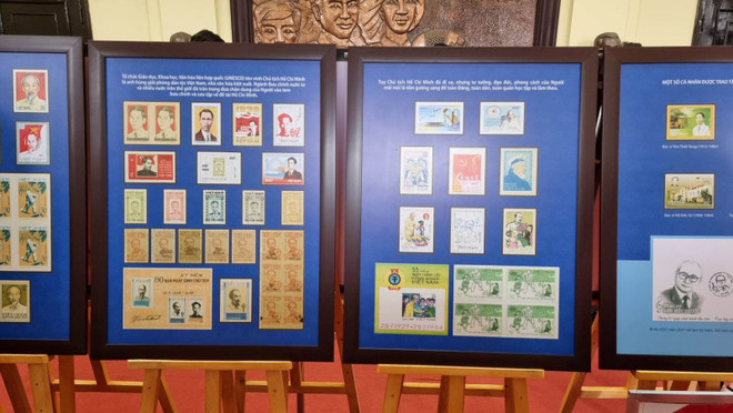 “邮票明信片收藏 追寻胡伯伯足迹之旅”展会在河内举行 ảnh 1 “邮票明信片收藏 追寻胡伯伯足迹之旅”展会在河内举行 ảnh 1