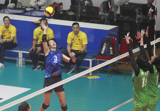 越南女排进入2023年AVC挑战杯半决赛 ảnh 1